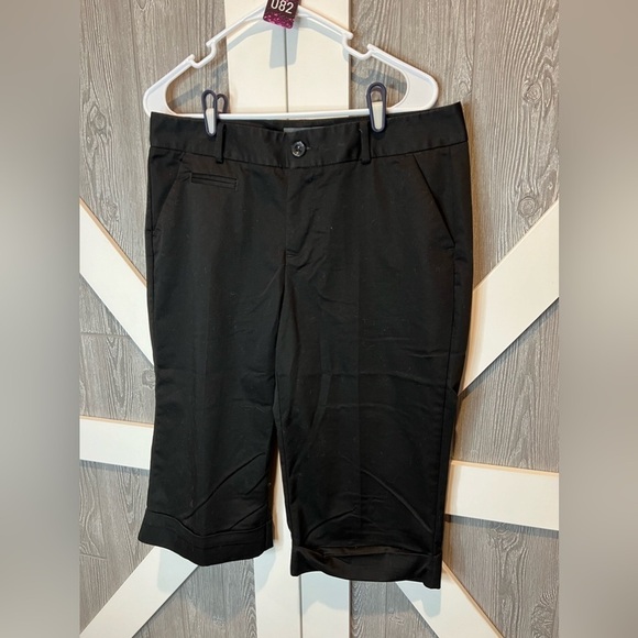 BAG395. Women’s Dockers Mid Rise Curvy Capri 10 - Picture 1 of 6